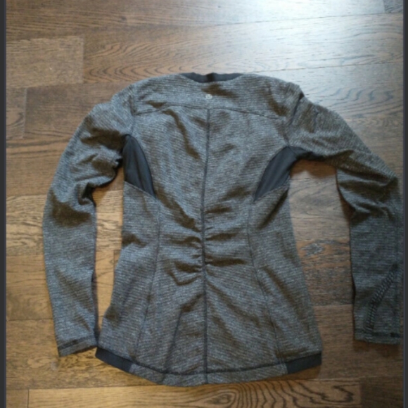 Lululemon Base Runner Long sleeve size 6 - Picture 3 of 3
